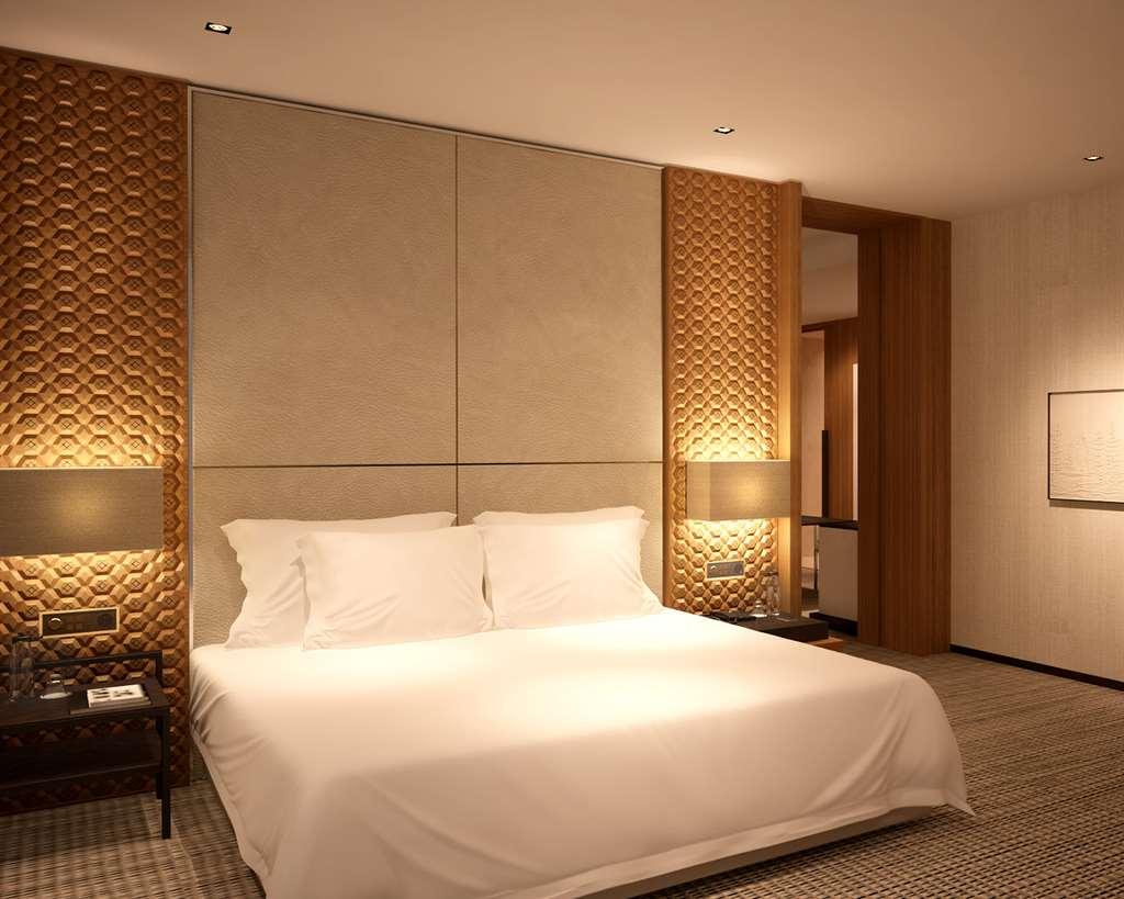 พาร์ค ไฮแอท โดฮา Hotel ห้อง รูปภาพ A bedroom at the Ritz-Carlton, Dubai